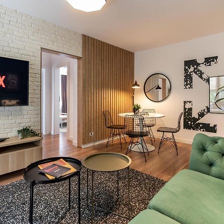 Downtown Retreat: Spacious 2-Br By Unirii Square Bukarest Exterior foto