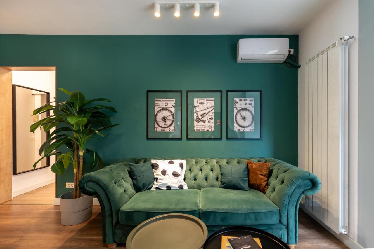Downtown Retreat: Spacious 2-Br By Unirii Square Bukarest Exterior foto
