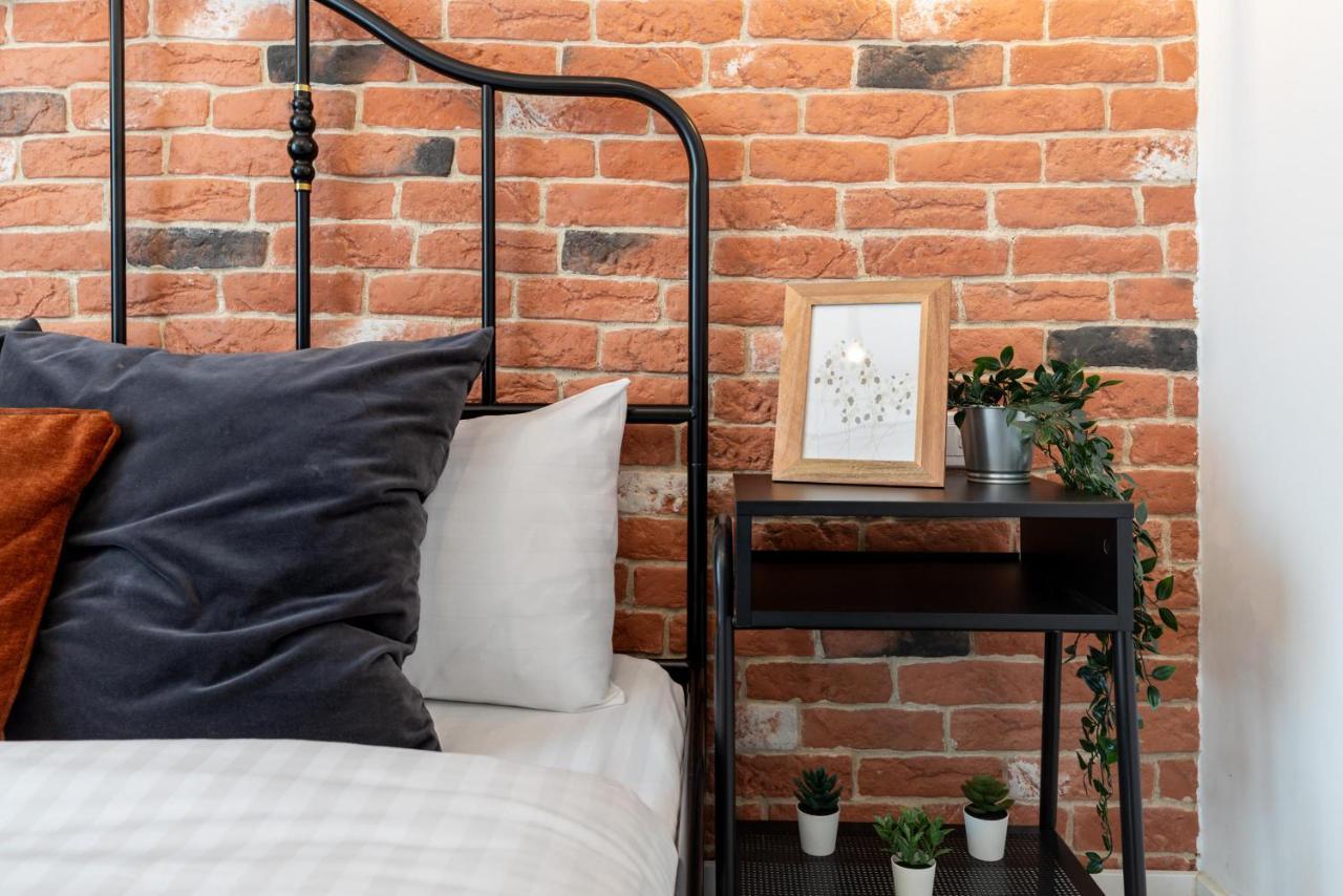 Downtown Retreat: Spacious 2-Br By Unirii Square Bukarest Exterior foto
