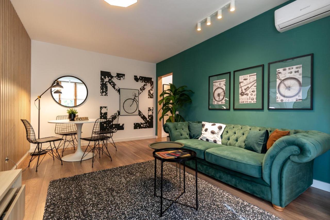Downtown Retreat: Spacious 2-Br By Unirii Square Bukarest Exterior foto