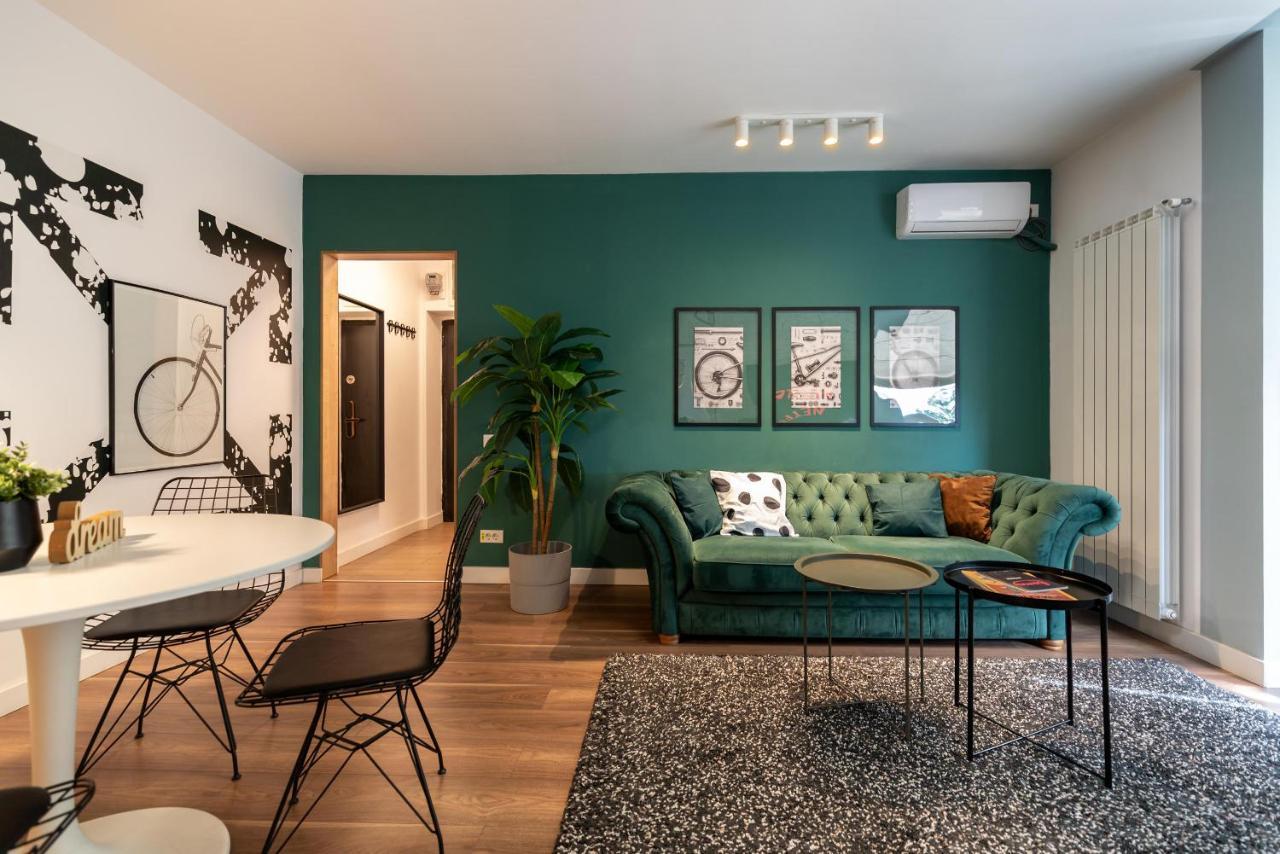 Downtown Retreat: Spacious 2-Br By Unirii Square Bukarest Exterior foto