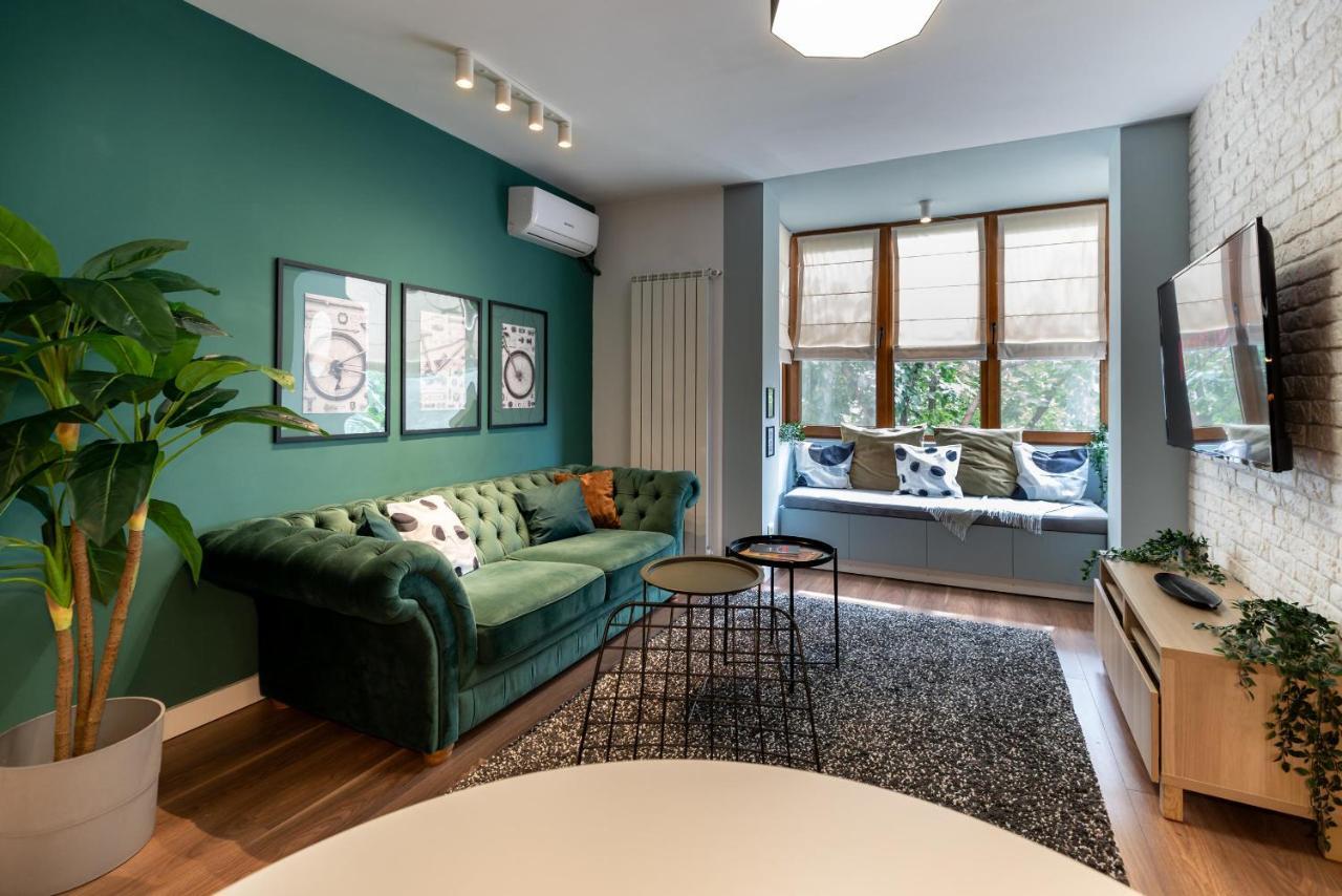 Downtown Retreat: Spacious 2-Br By Unirii Square Bukarest Exterior foto
