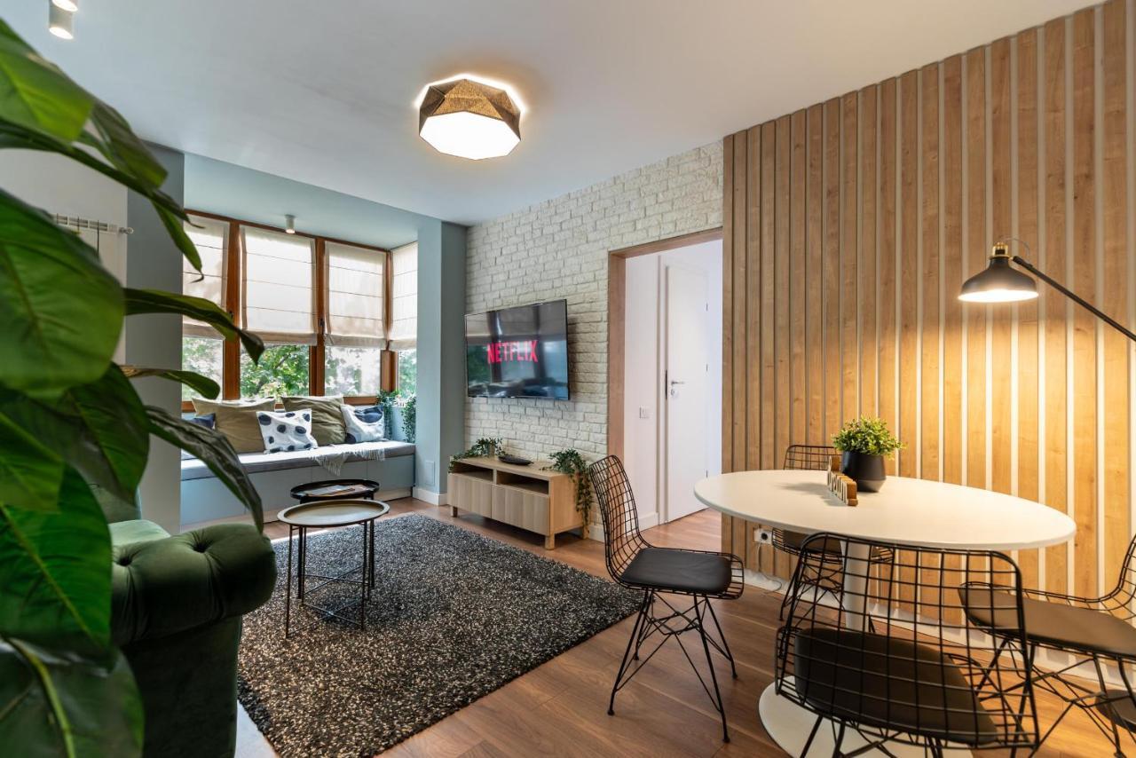 Downtown Retreat: Spacious 2-Br By Unirii Square Bukarest Exterior foto