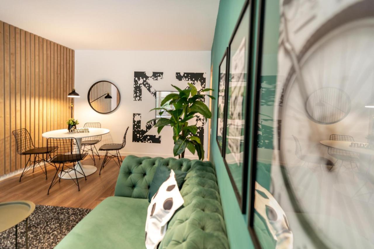 Downtown Retreat: Spacious 2-Br By Unirii Square Bukarest Exterior foto