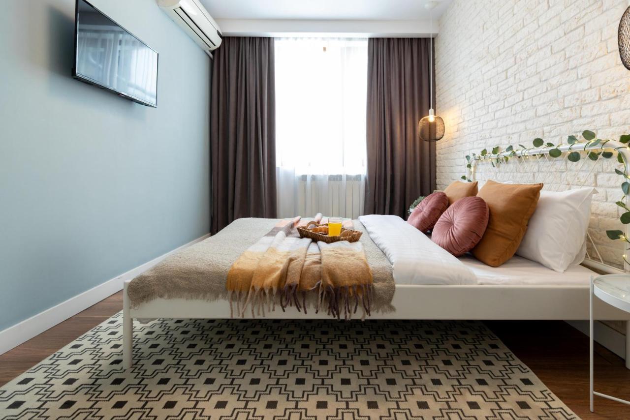 Downtown Retreat: Spacious 2-Br By Unirii Square Bukarest Exterior foto