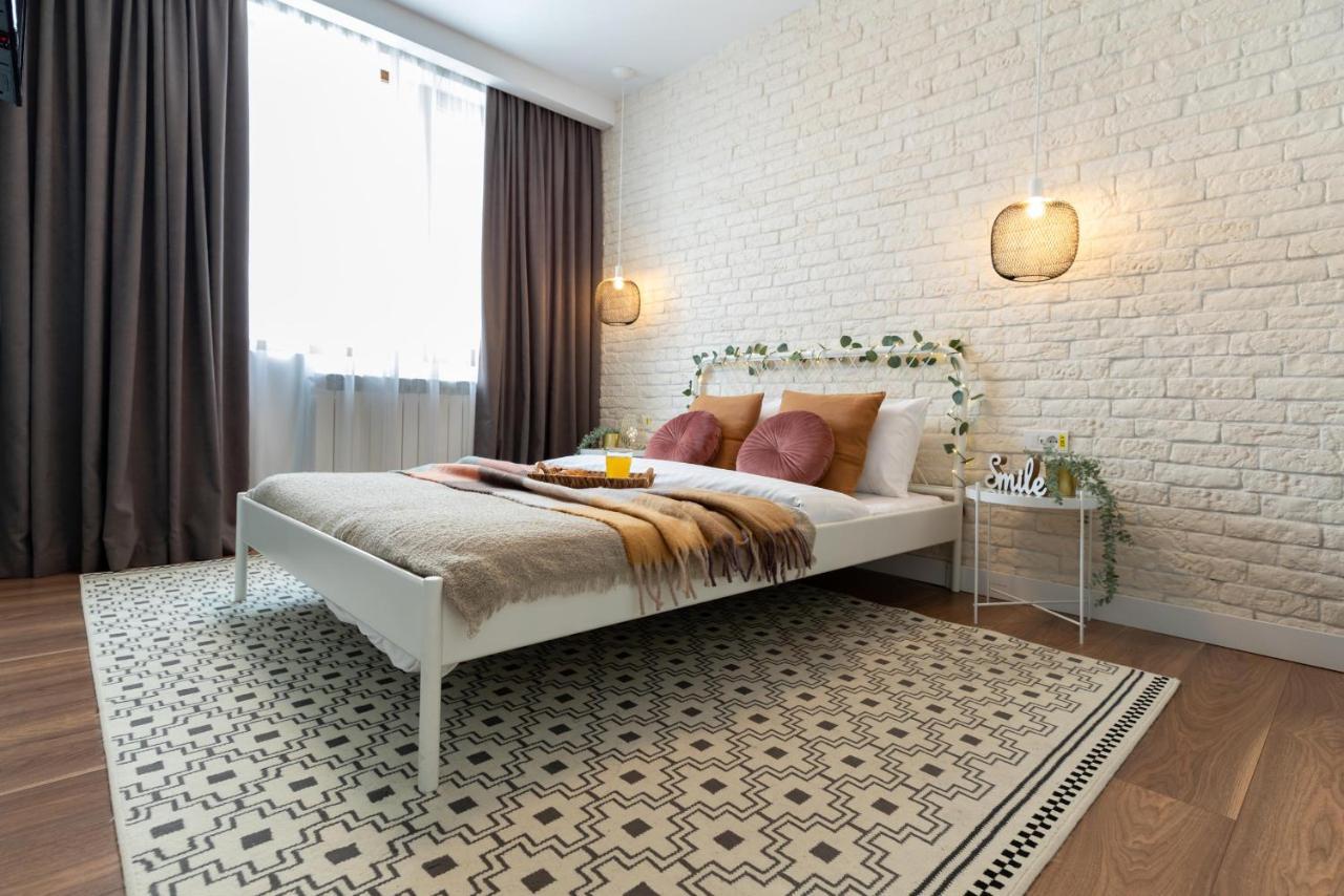 Downtown Retreat: Spacious 2-Br By Unirii Square Bukarest Exterior foto